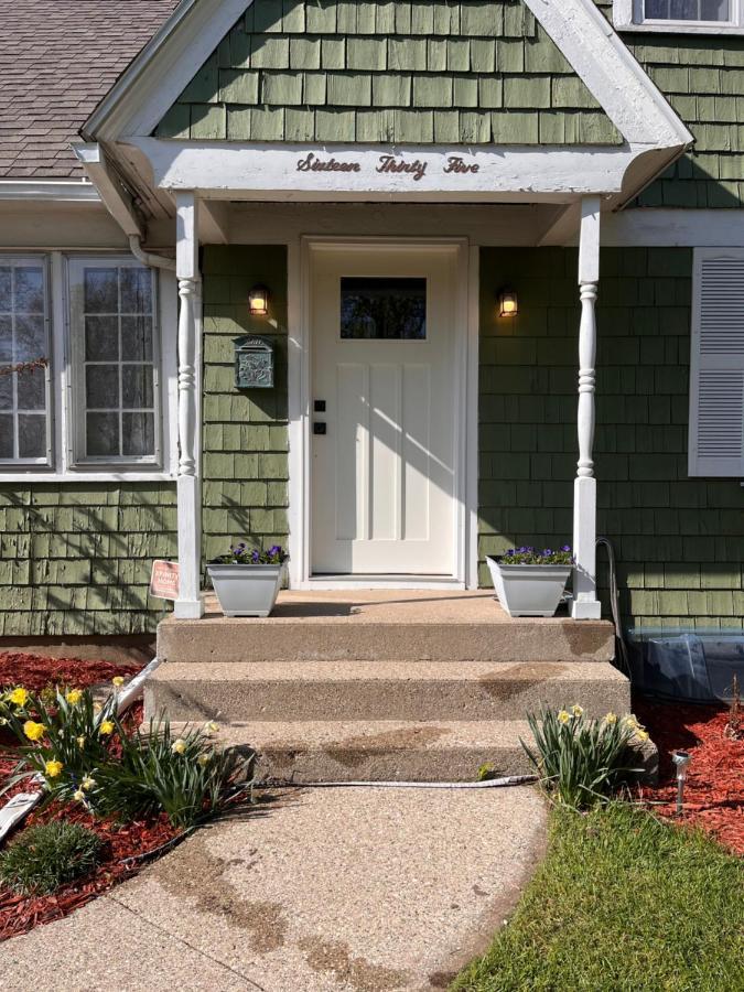 Cozy Cape Cod Villa Grand Rapids