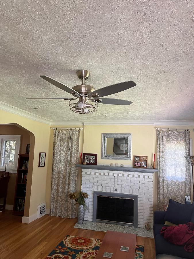 Cozy Cape Cod Villa Grand Rapids